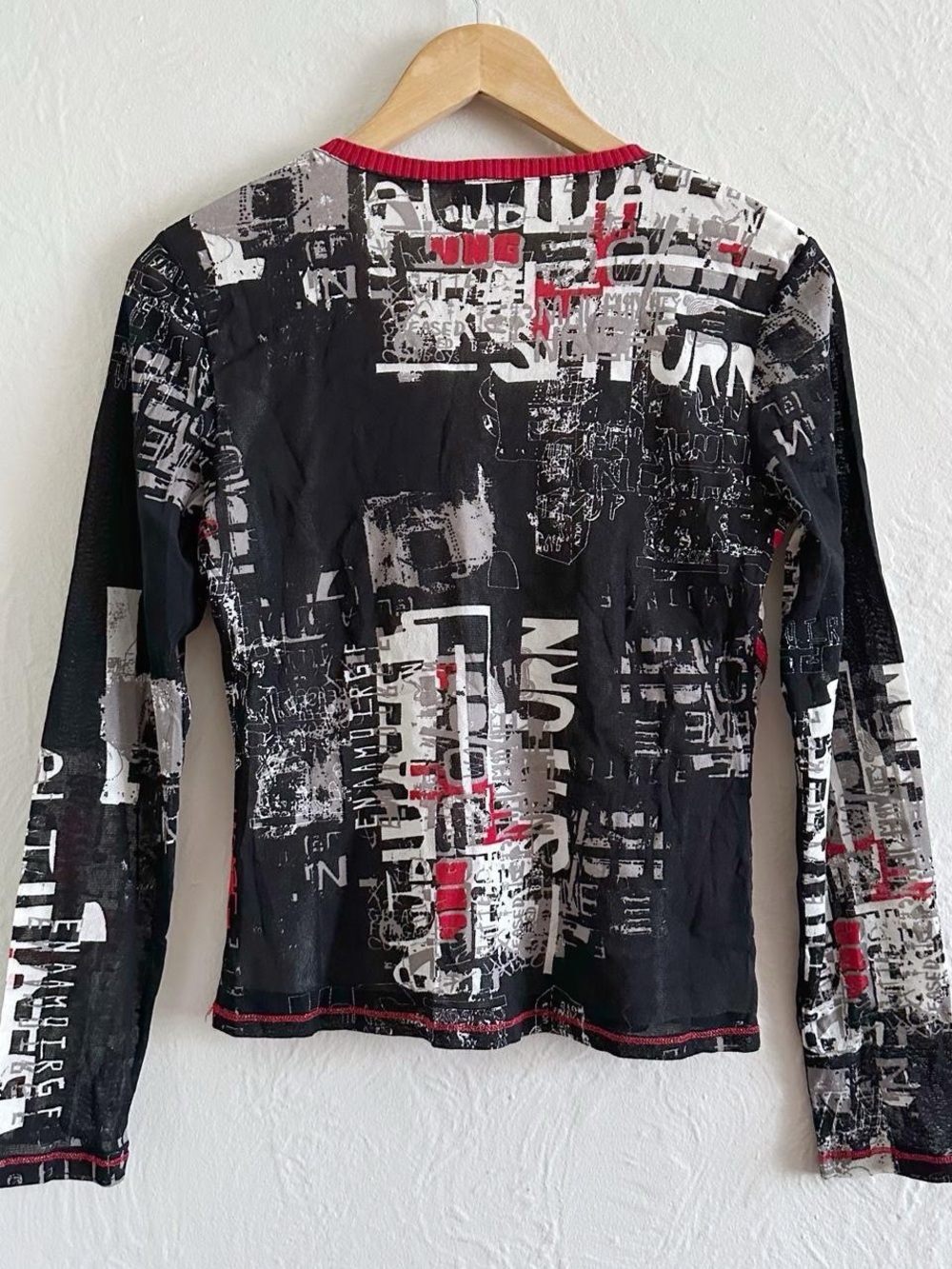 ⚡️10$ sale⚡️Y2K Graphic V-Neck Long-Sleeve Size 38 - Picture 4 of 5